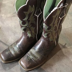 Ariat boots gently used size 7b